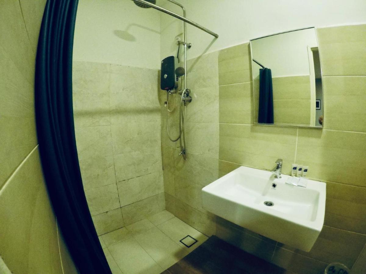Golden Leaf Boutique Hotel Nusa Idaman Formerly Known As Ariana Hotel Τζόχορ Μπάχρου Εξωτερικό φωτογραφία