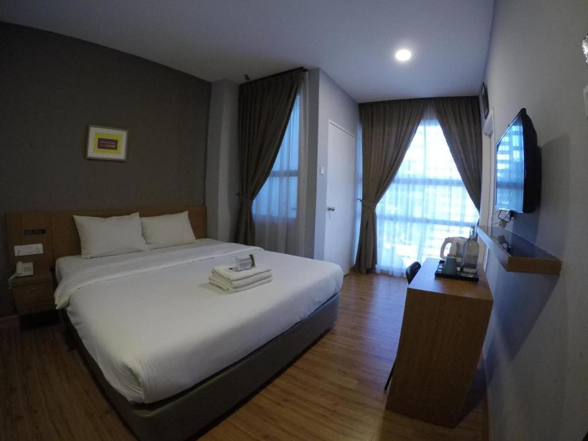Golden Leaf Boutique Hotel Nusa Idaman Formerly Known As Ariana Hotel Τζόχορ Μπάχρου Εξωτερικό φωτογραφία