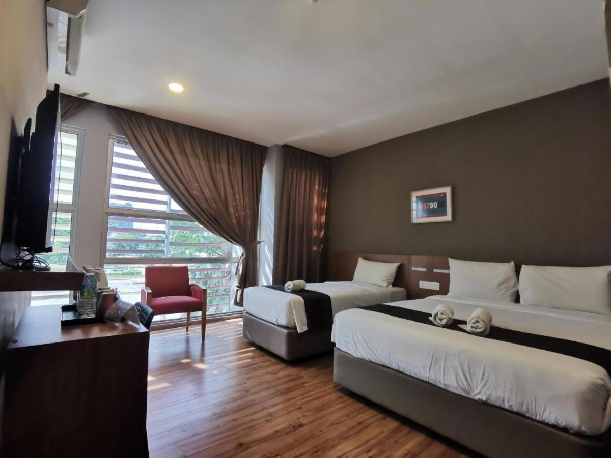 Golden Leaf Boutique Hotel Nusa Idaman Formerly Known As Ariana Hotel Τζόχορ Μπάχρου Εξωτερικό φωτογραφία