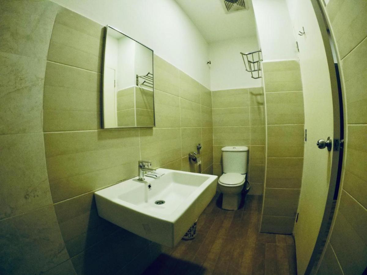 Golden Leaf Boutique Hotel Nusa Idaman Formerly Known As Ariana Hotel Τζόχορ Μπάχρου Εξωτερικό φωτογραφία