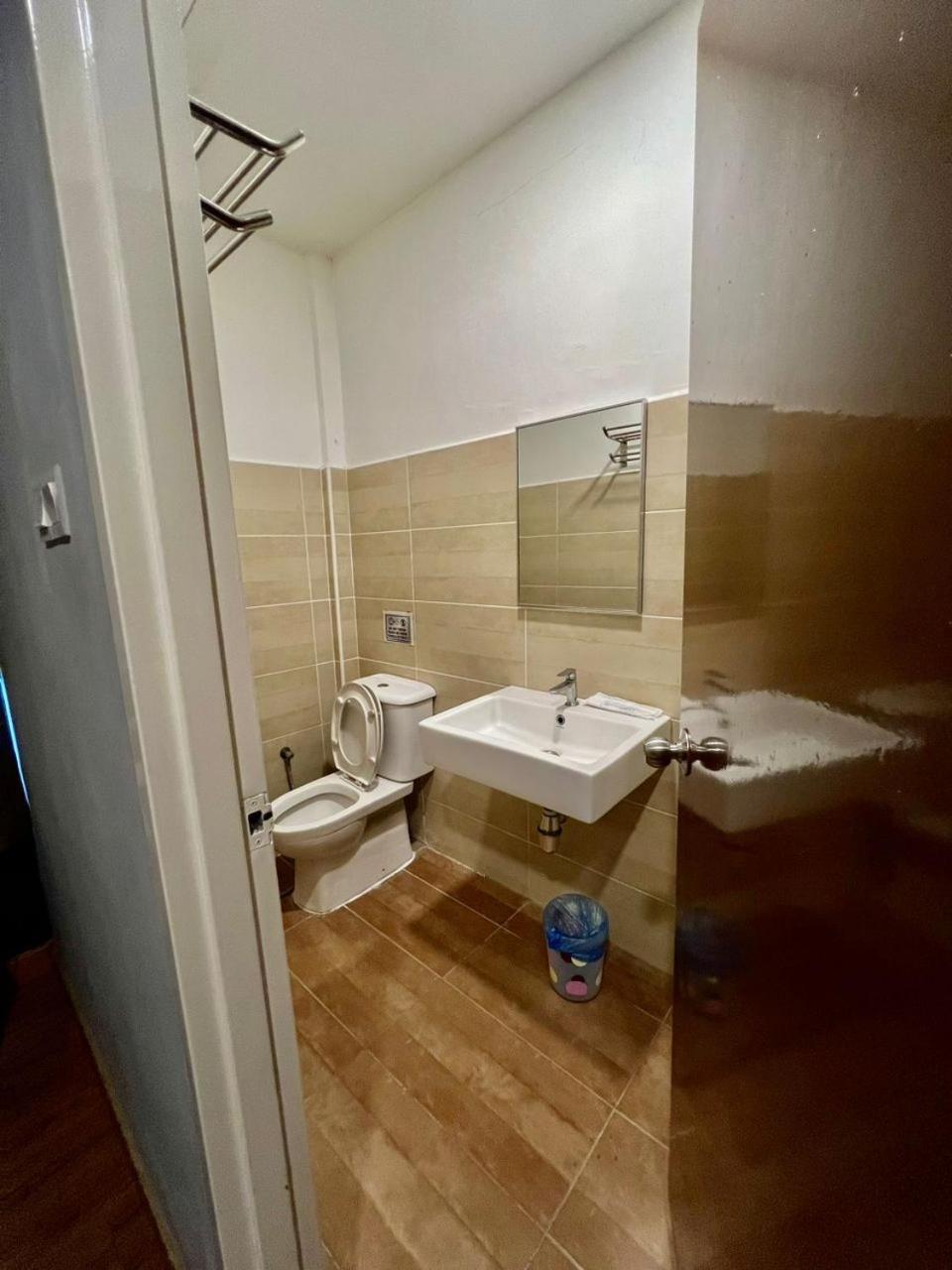 Golden Leaf Boutique Hotel Nusa Idaman Formerly Known As Ariana Hotel Τζόχορ Μπάχρου Εξωτερικό φωτογραφία