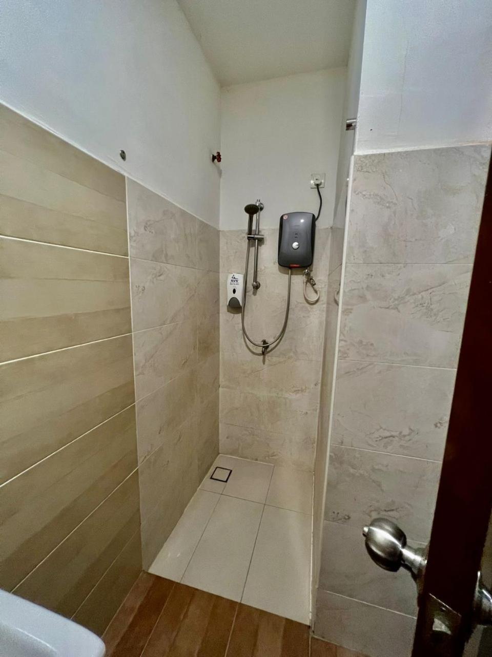 Golden Leaf Boutique Hotel Nusa Idaman Formerly Known As Ariana Hotel Τζόχορ Μπάχρου Εξωτερικό φωτογραφία