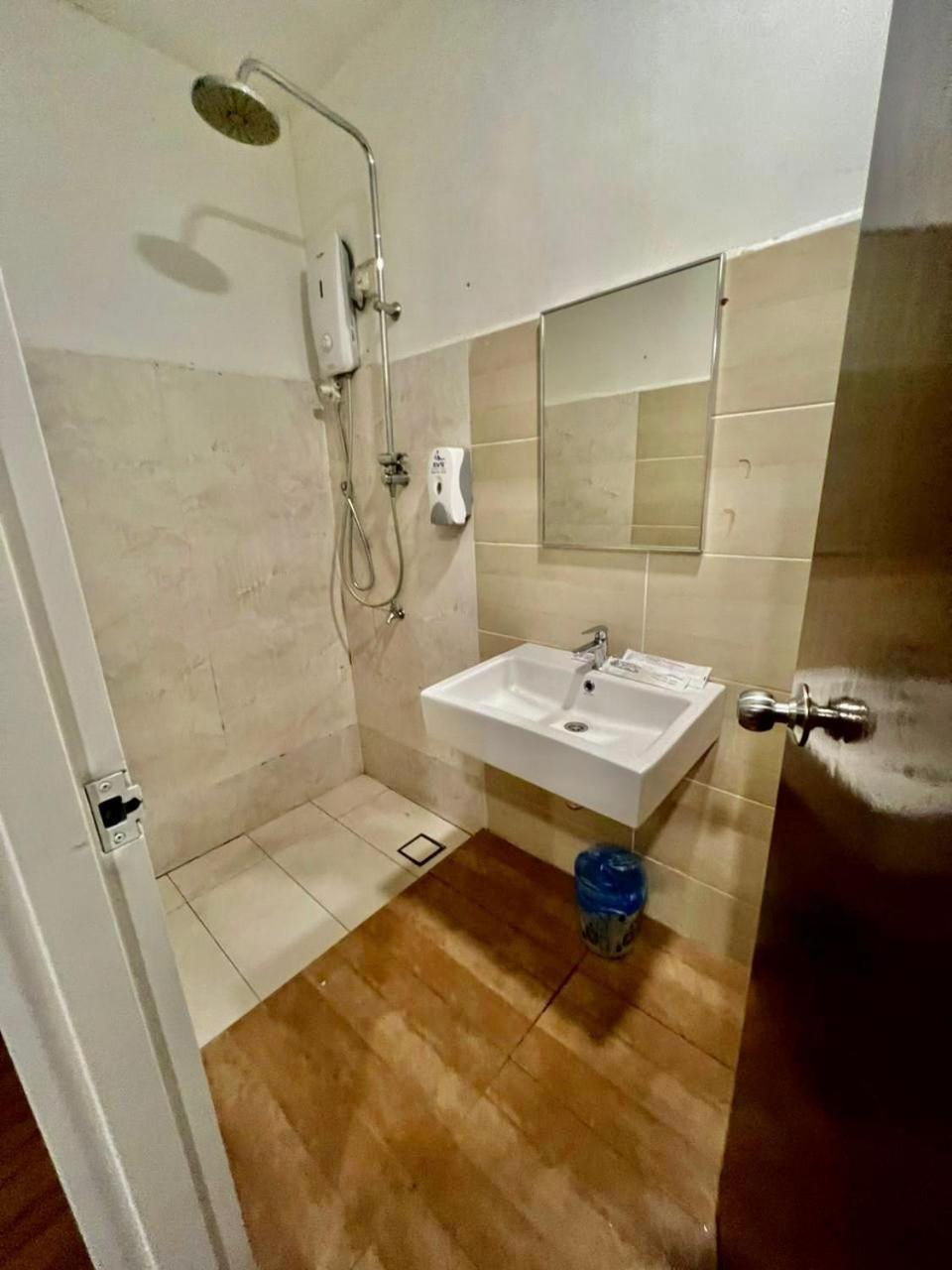 Golden Leaf Boutique Hotel Nusa Idaman Formerly Known As Ariana Hotel Τζόχορ Μπάχρου Εξωτερικό φωτογραφία