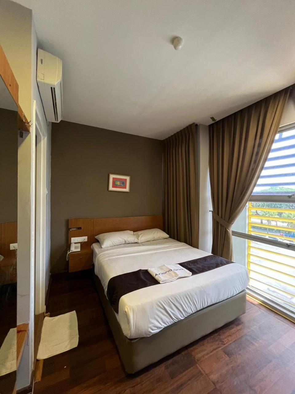 Golden Leaf Boutique Hotel Nusa Idaman Formerly Known As Ariana Hotel Τζόχορ Μπάχρου Εξωτερικό φωτογραφία
