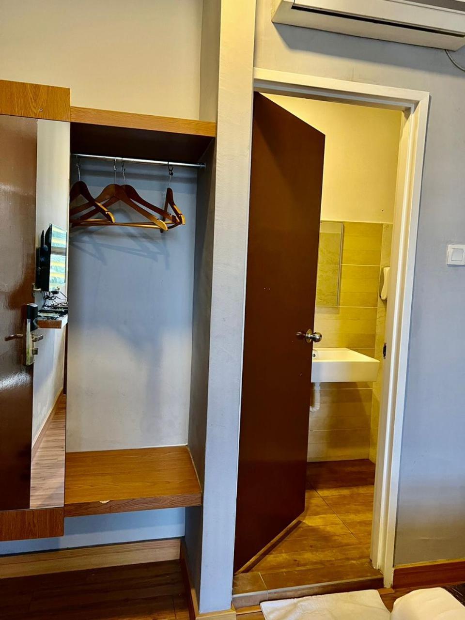 Golden Leaf Boutique Hotel Nusa Idaman Formerly Known As Ariana Hotel Τζόχορ Μπάχρου Εξωτερικό φωτογραφία