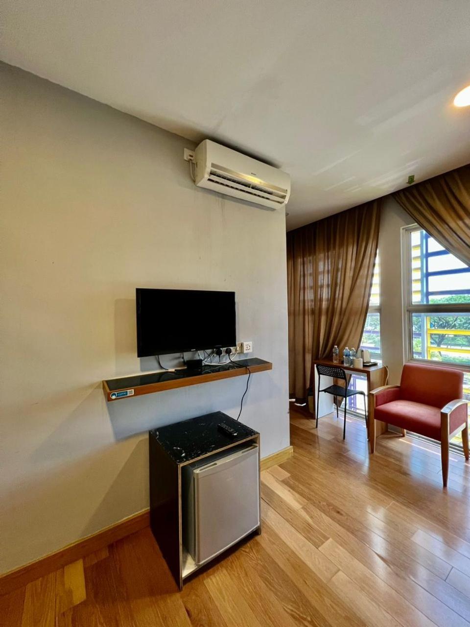 Golden Leaf Boutique Hotel Nusa Idaman Formerly Known As Ariana Hotel Τζόχορ Μπάχρου Εξωτερικό φωτογραφία